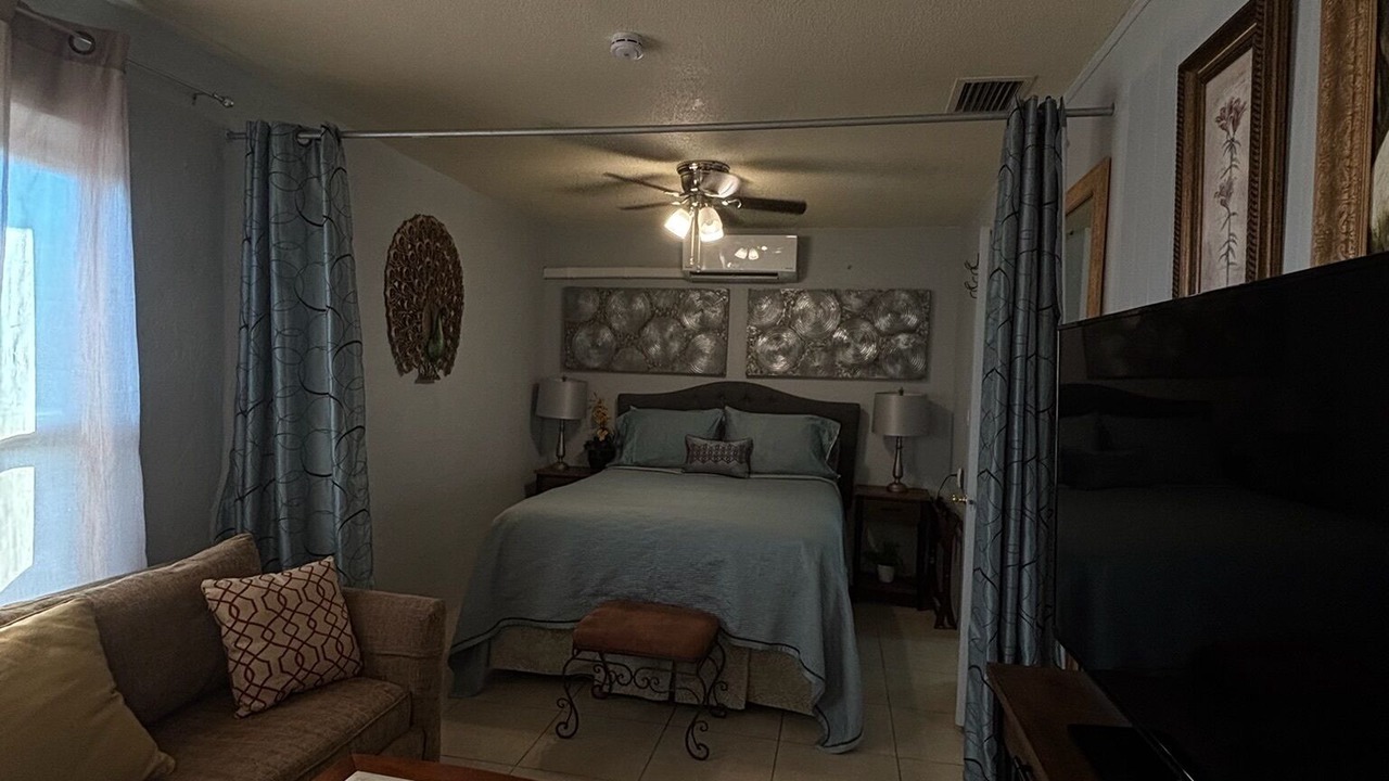 Photo of Bedroom in Warm Mineral Springs