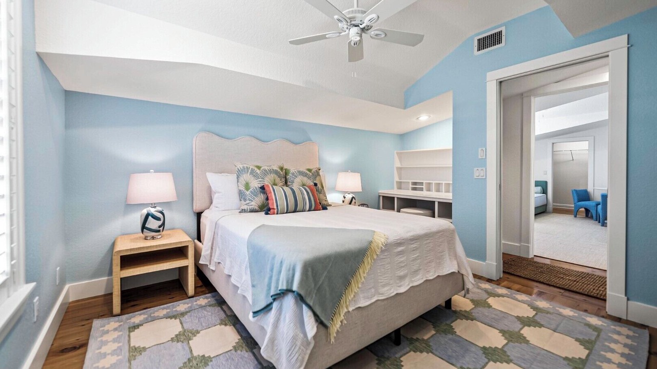 Photo of Bedroom in Golden Beach