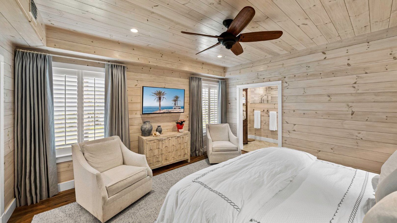 Photo of Bedroom in Golden Beach