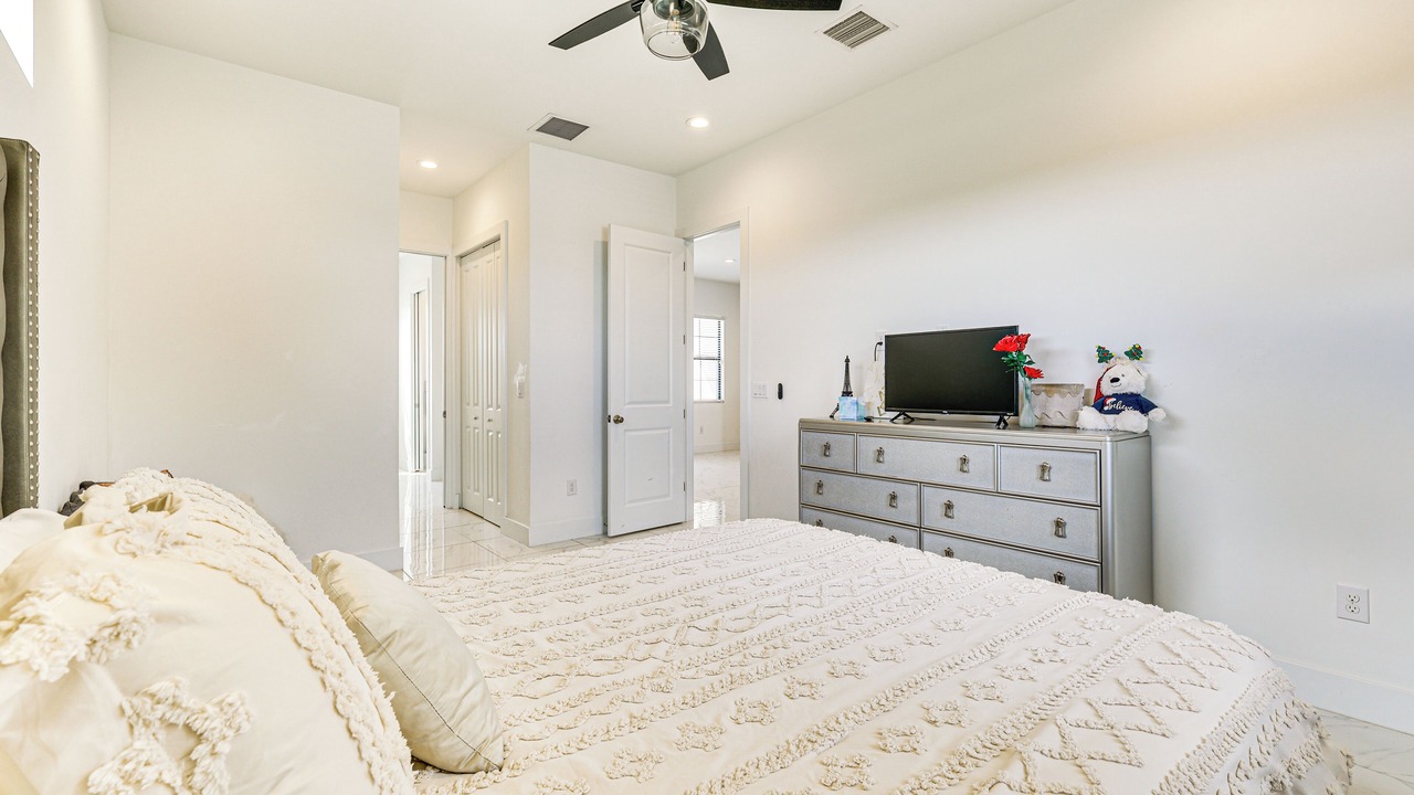 Photo of Bedroom in Sunshine