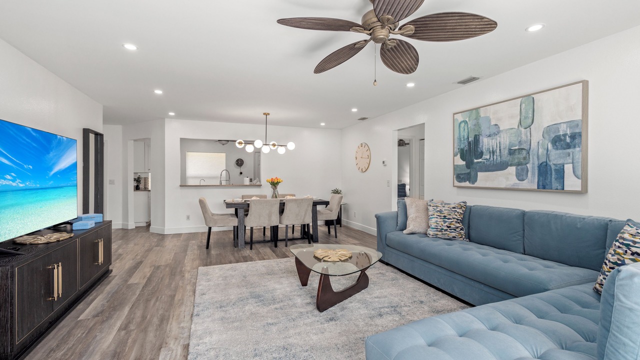 Photo of Livingroom in Gulf Gate Estates