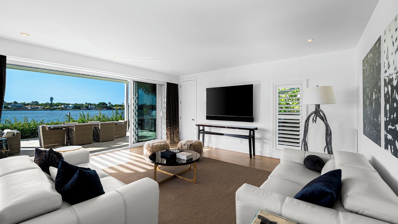 Photo of Livingroom in Royal Harbor