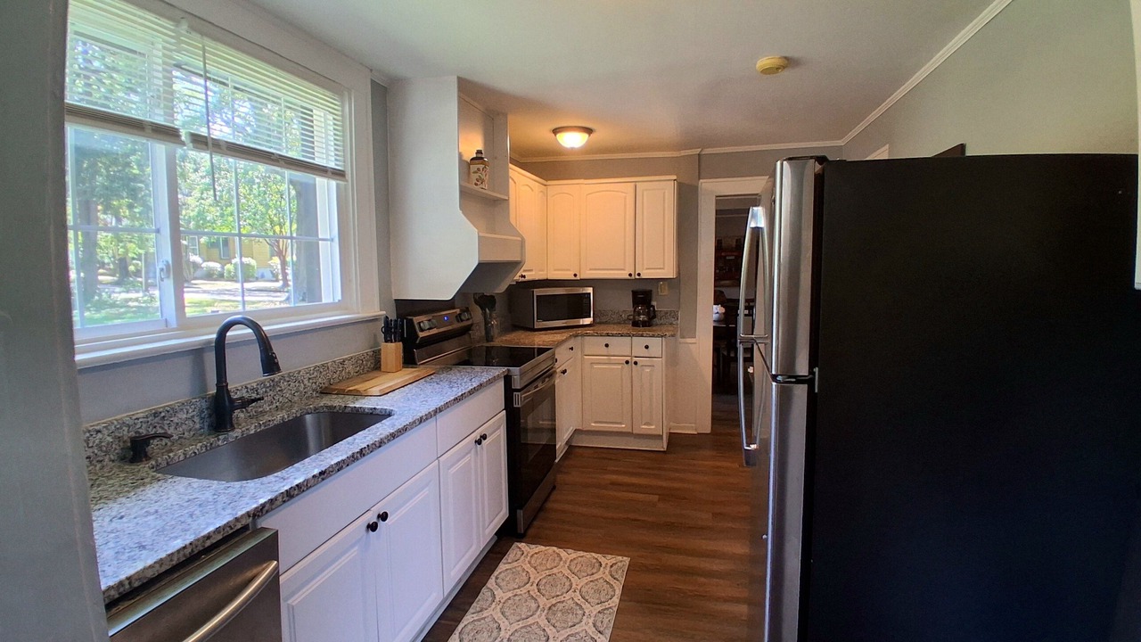 Photo of Kitchen in Colonel Elias Earle Historic District