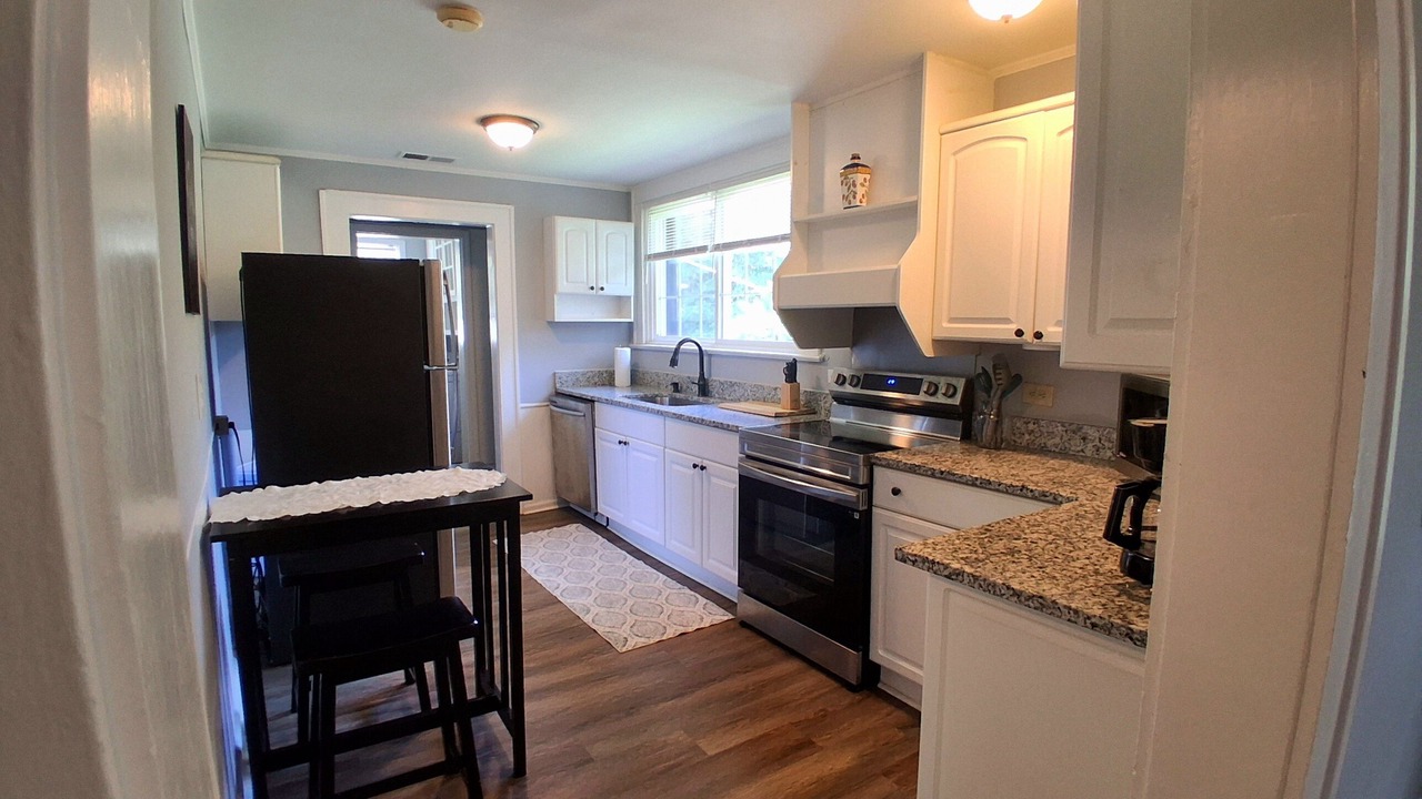 Photo of Kitchen in Colonel Elias Earle Historic District