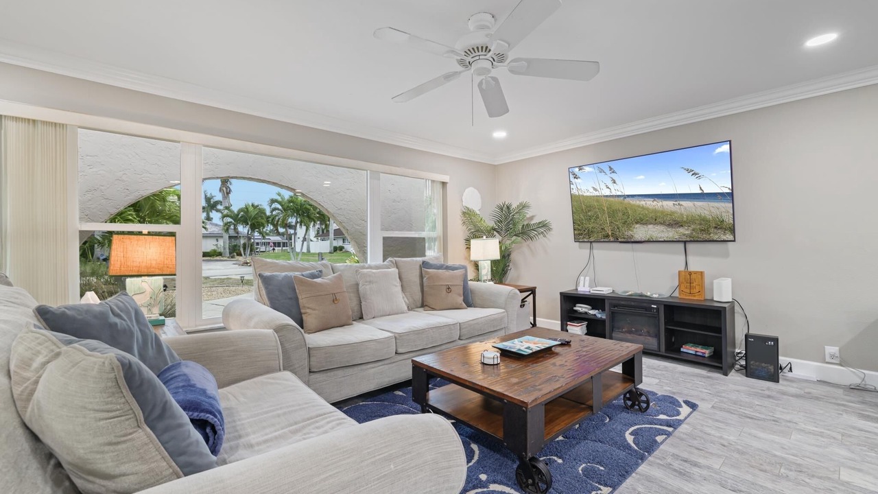 Photo of Livingroom in Yacht Club
