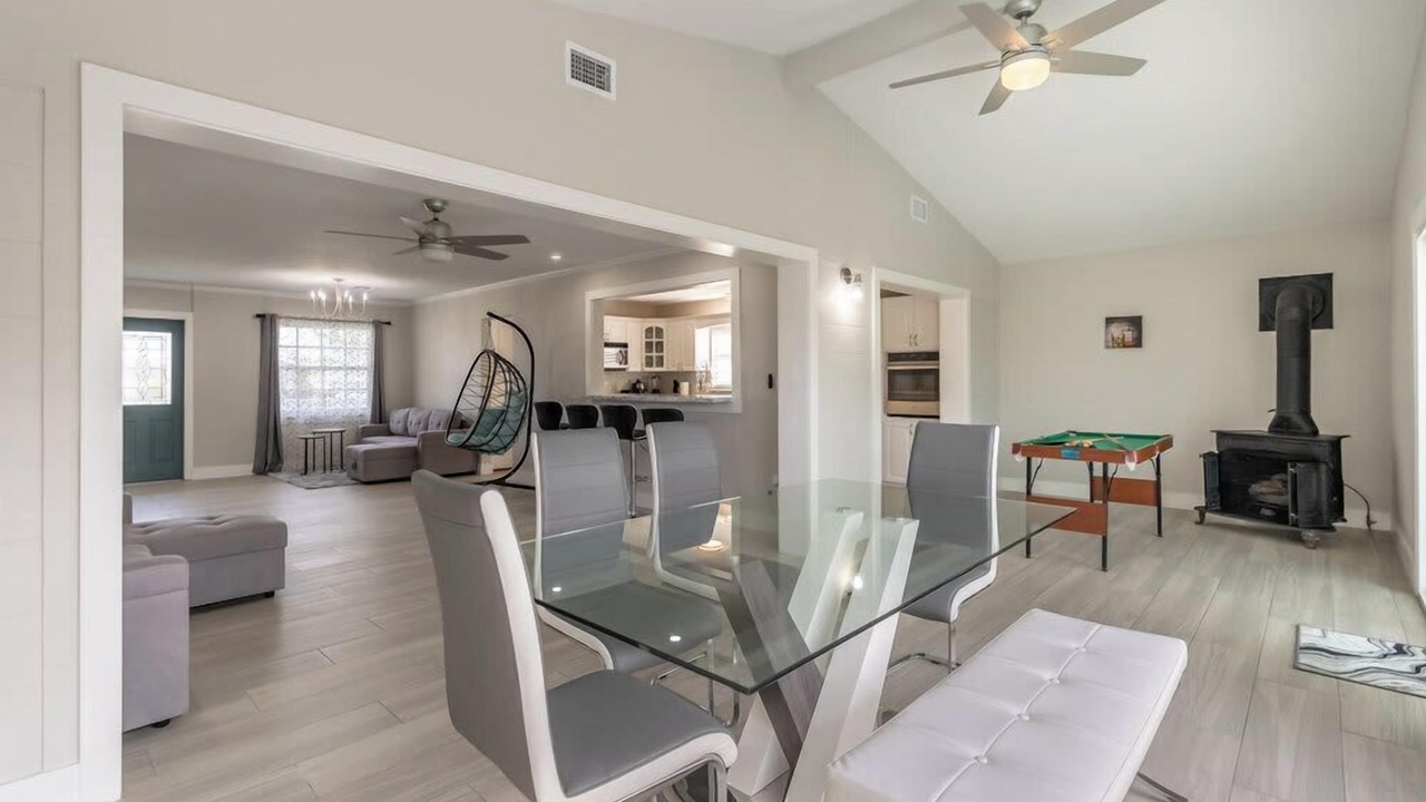 Photo of Livingroom in Lochmoor Waterway Estates
