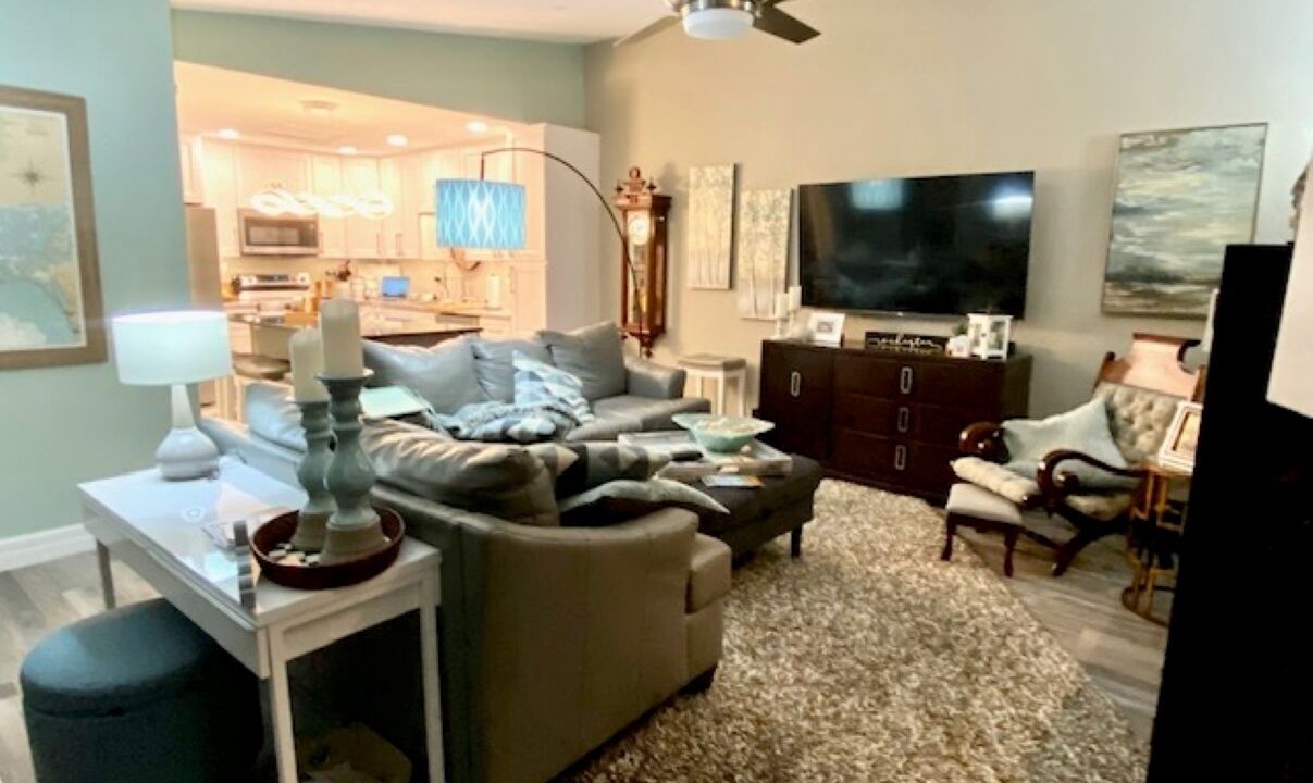 Photo of Livingroom in Riverbend Country Club