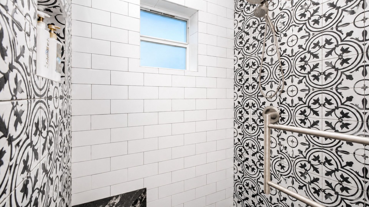 Photo of Bathroom in Bayshore Gardens