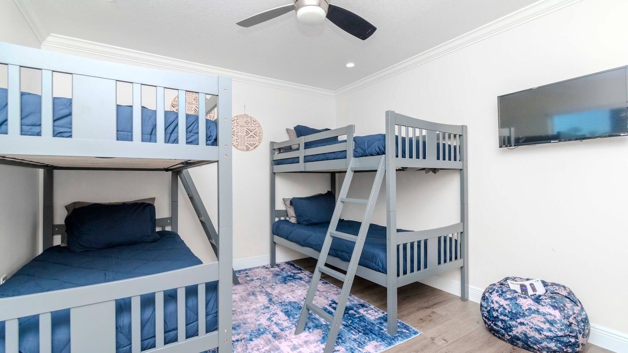 Photo of Bedroom in Bayshore Gardens