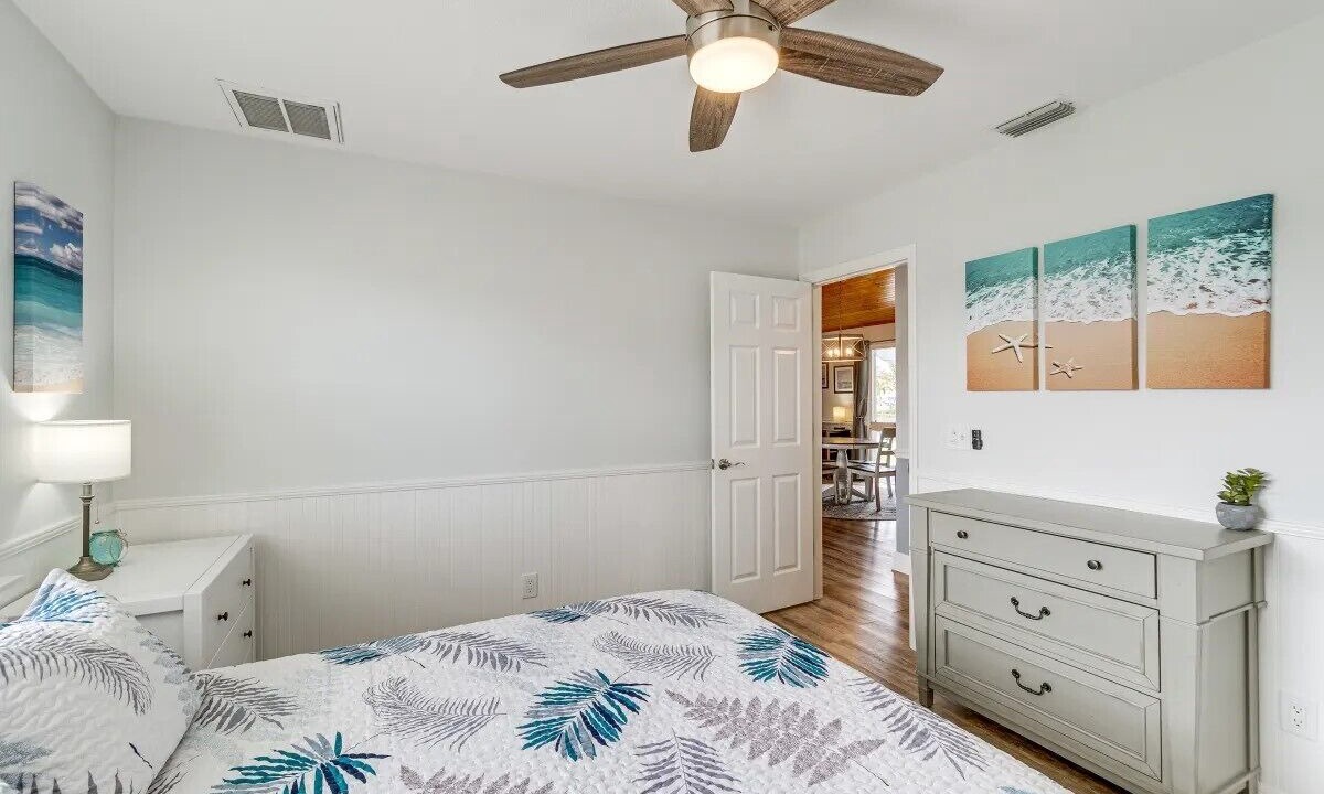 Photo of Bedroom in Bokeelia
