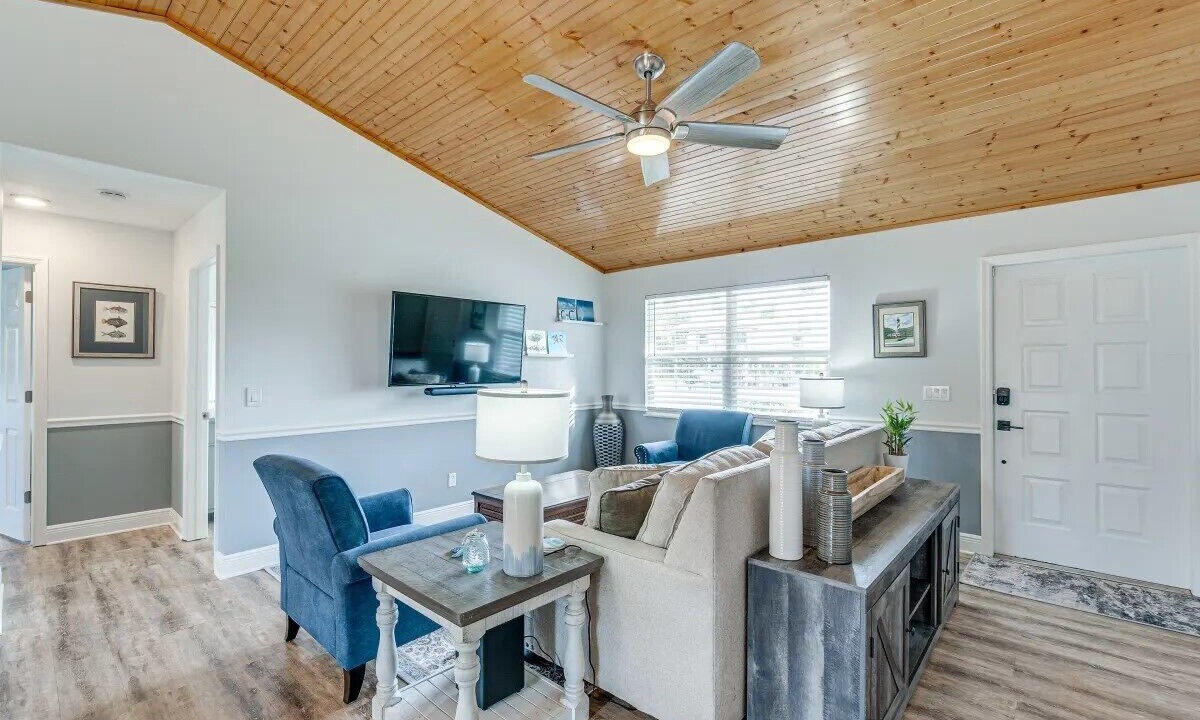 Photo of Livingroom in Bokeelia