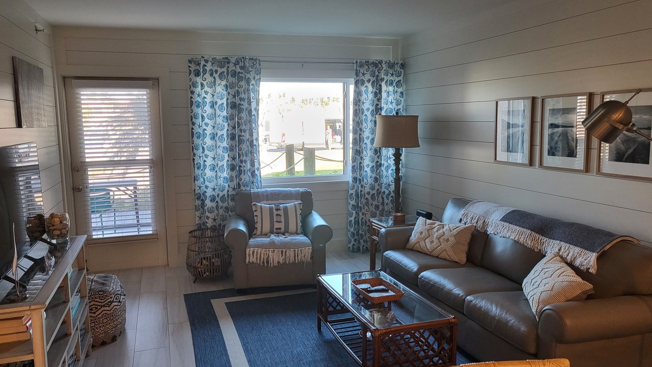 Photo of Livingroom in Burnt Store Marina