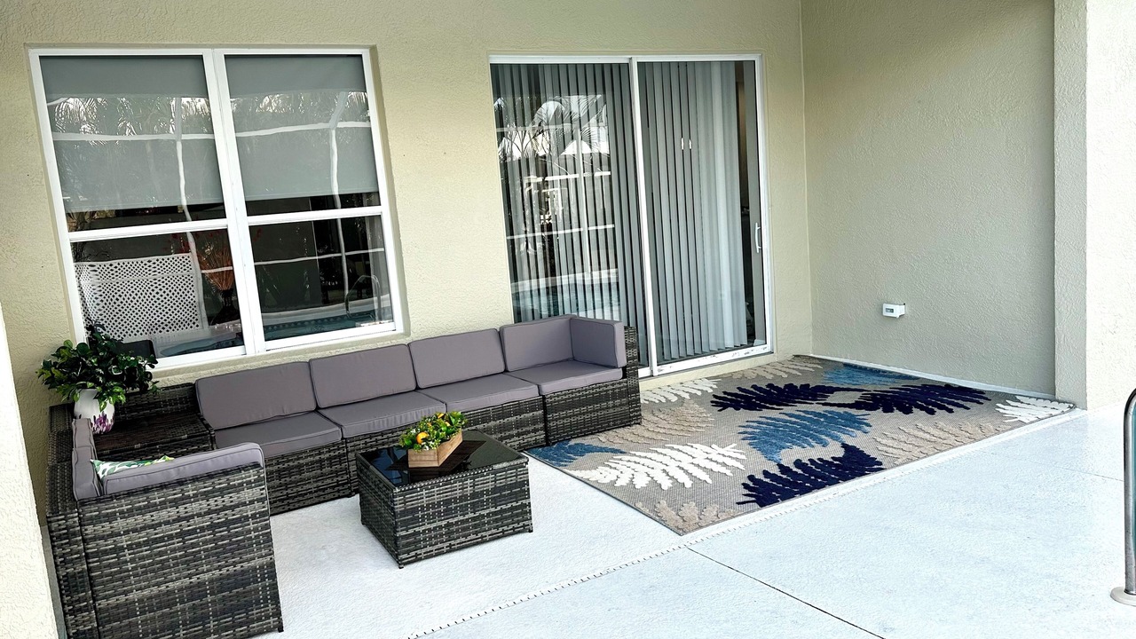 Photo of Patio Balcony in Woodmere Lakes