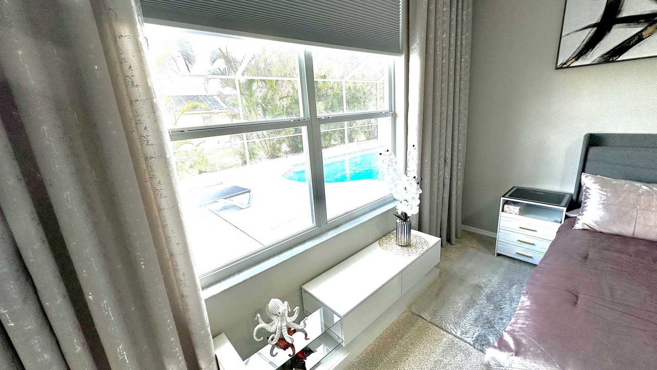 Photo of Bedroom in Woodmere Lakes