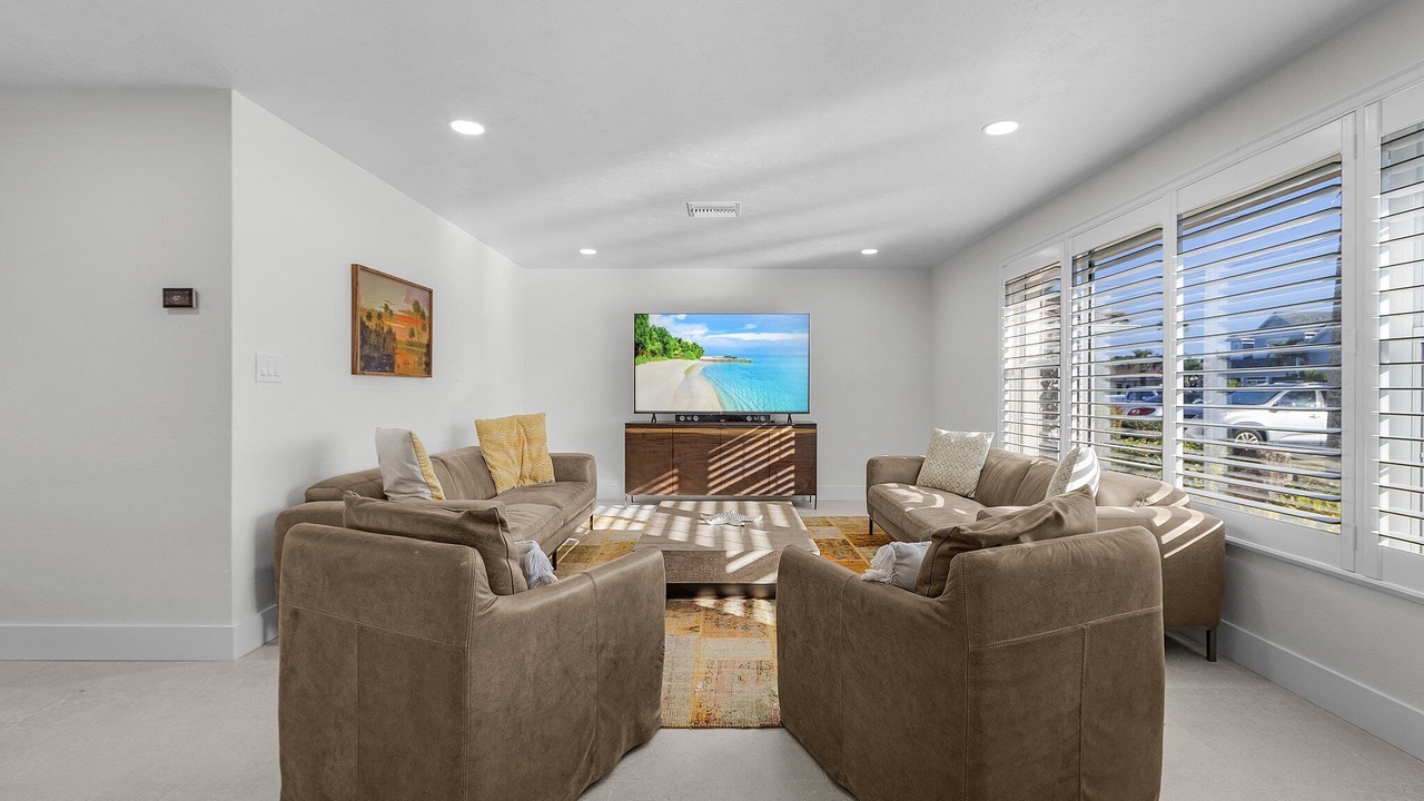 Photo of Livingroom in Lochmoor Waterway Estates