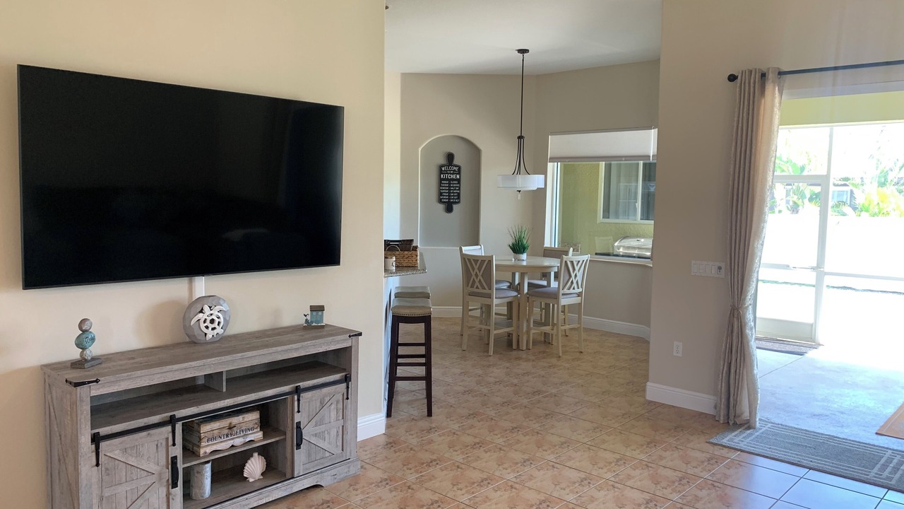 Photo of Livingroom in Englewood East