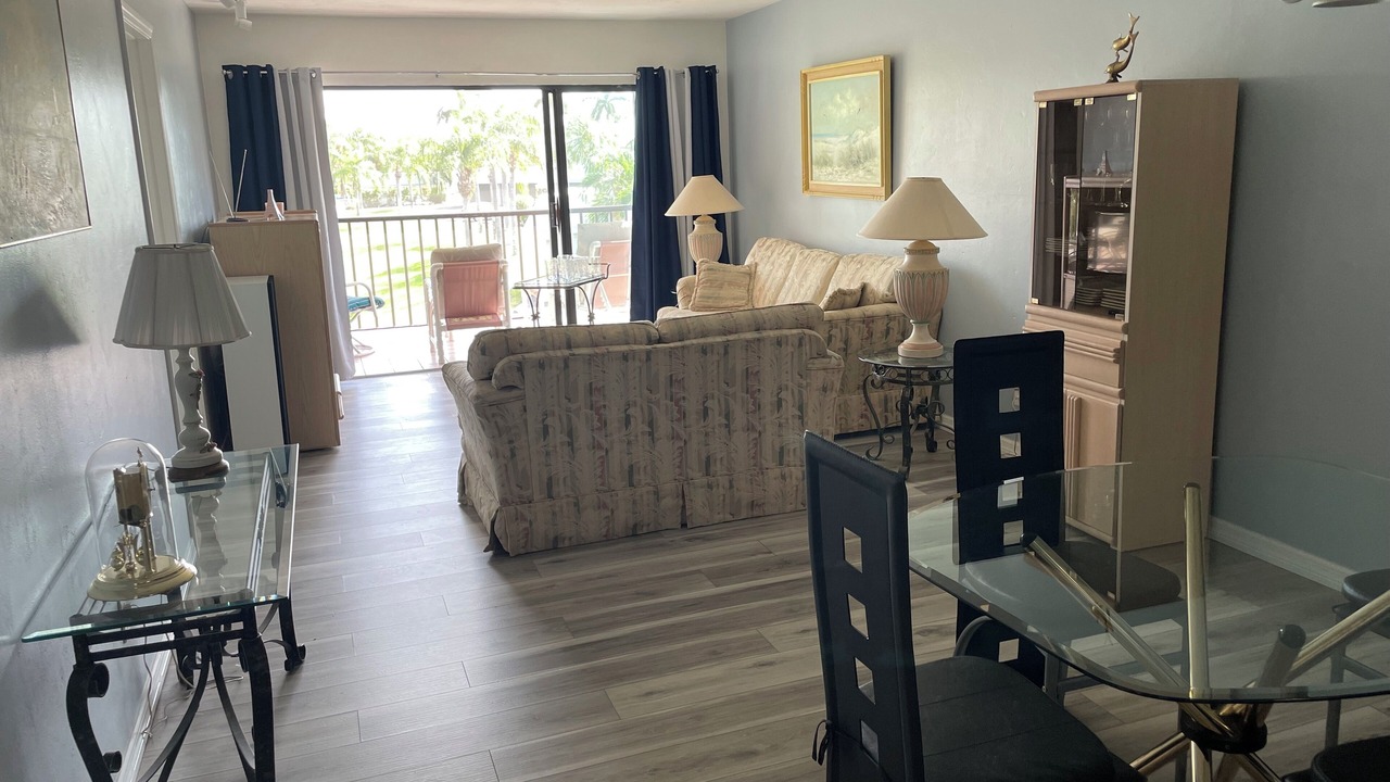 Photo of Livingroom in Lochmoor Waterway Estates