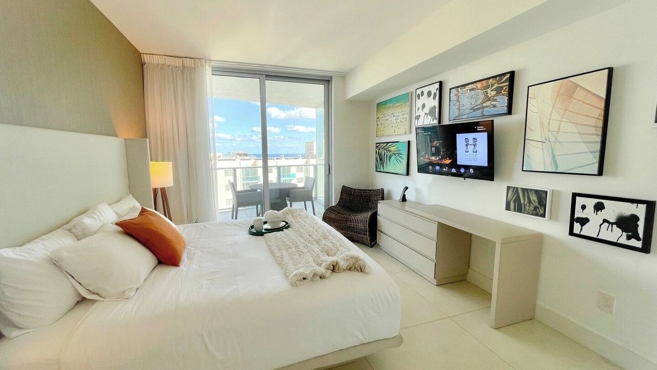 Photo of Bedroom in Hollywood South Central Beach