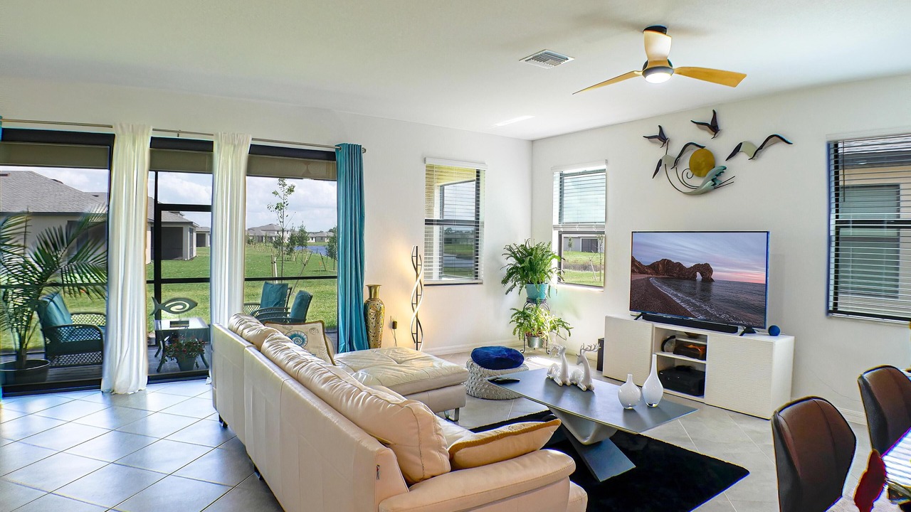 Photo of Livingroom in River Hall