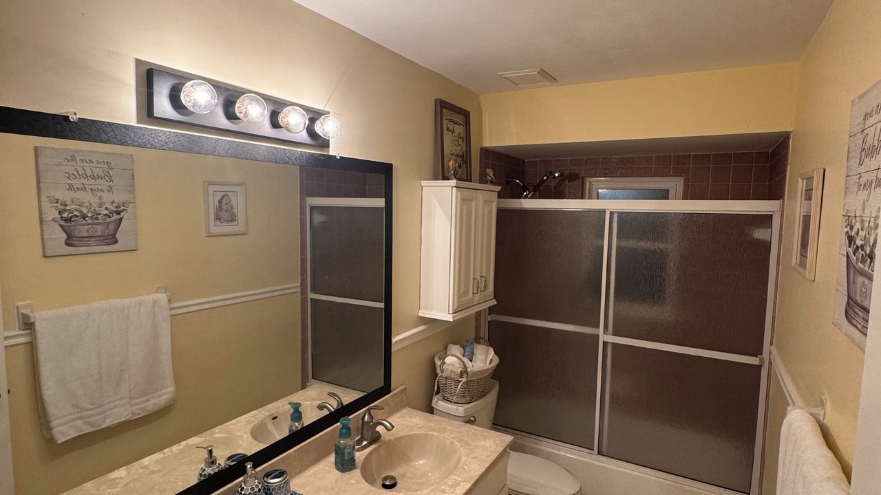 Photo of Bathroom in Pelican