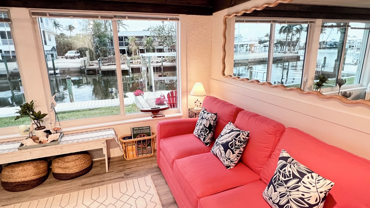 Photo of Livingroom in Saint James City