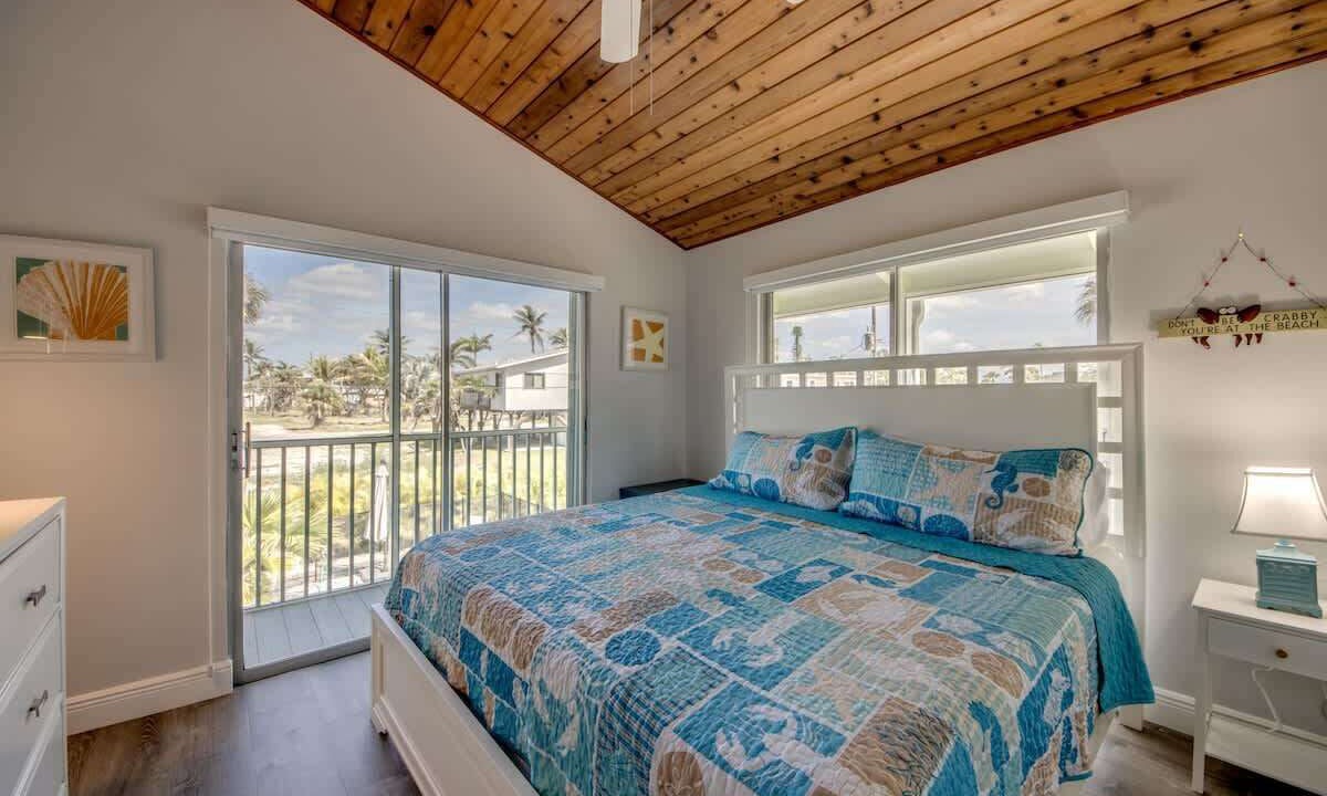 Photo of Bedroom in Mid Island