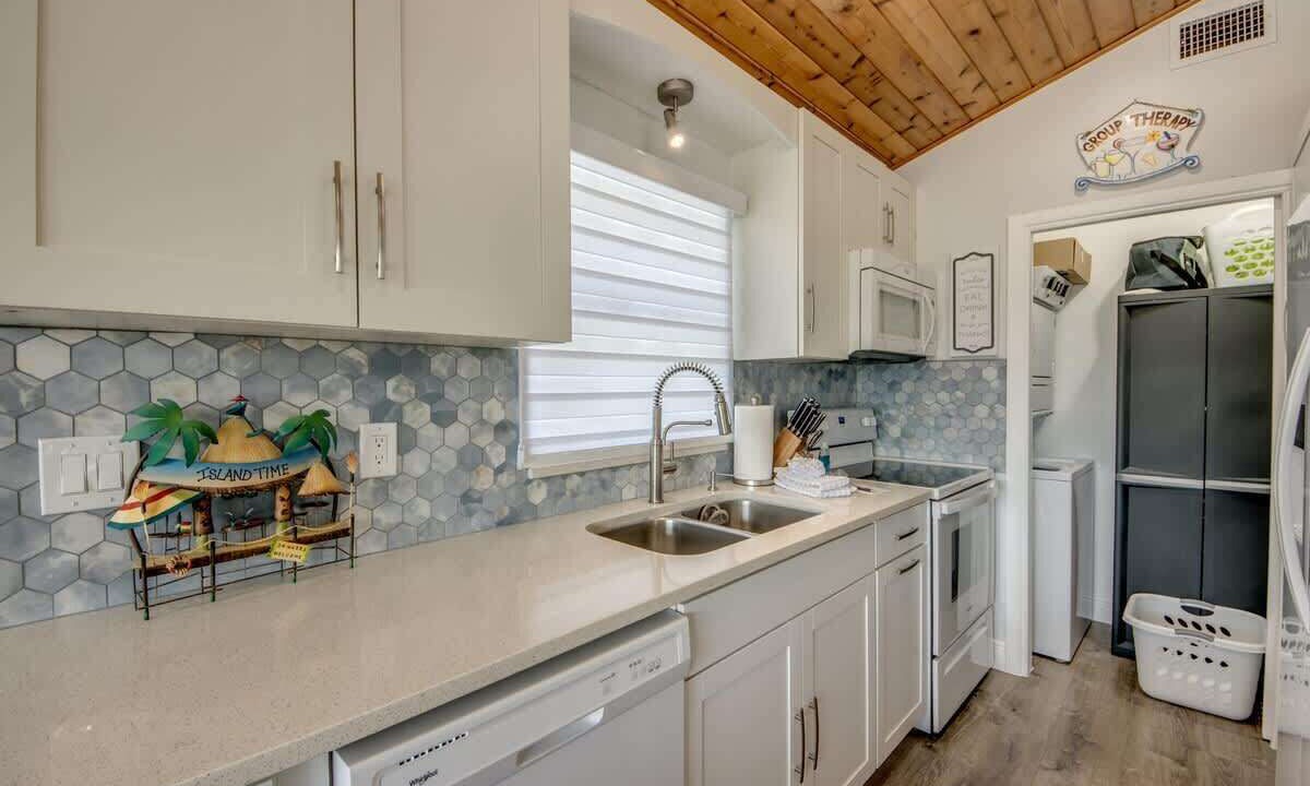 Photo of Kitchen in Mid Island
