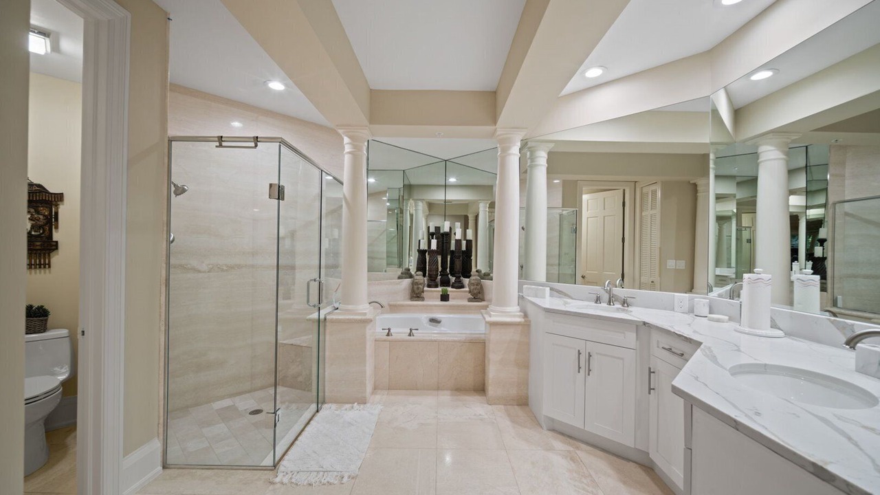Photo of Bathroom in Park Shore