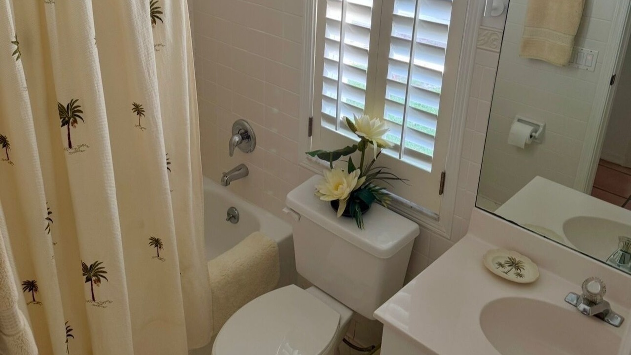 Photo of Bathroom in Crown Pointe