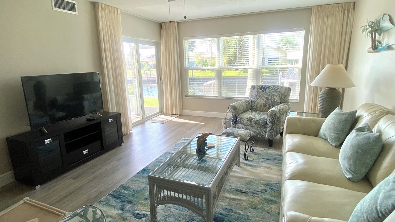 Photo of Livingroom in Yacht Club