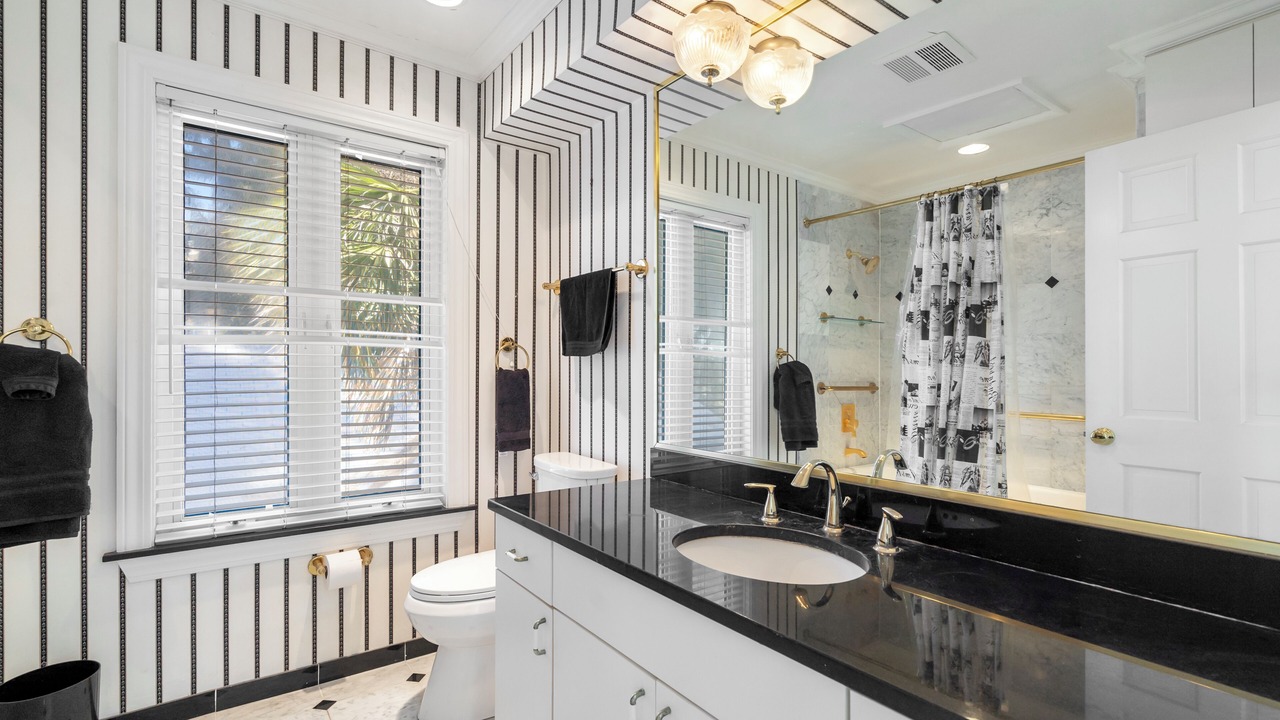 Photo of Bathroom in Treasure Island