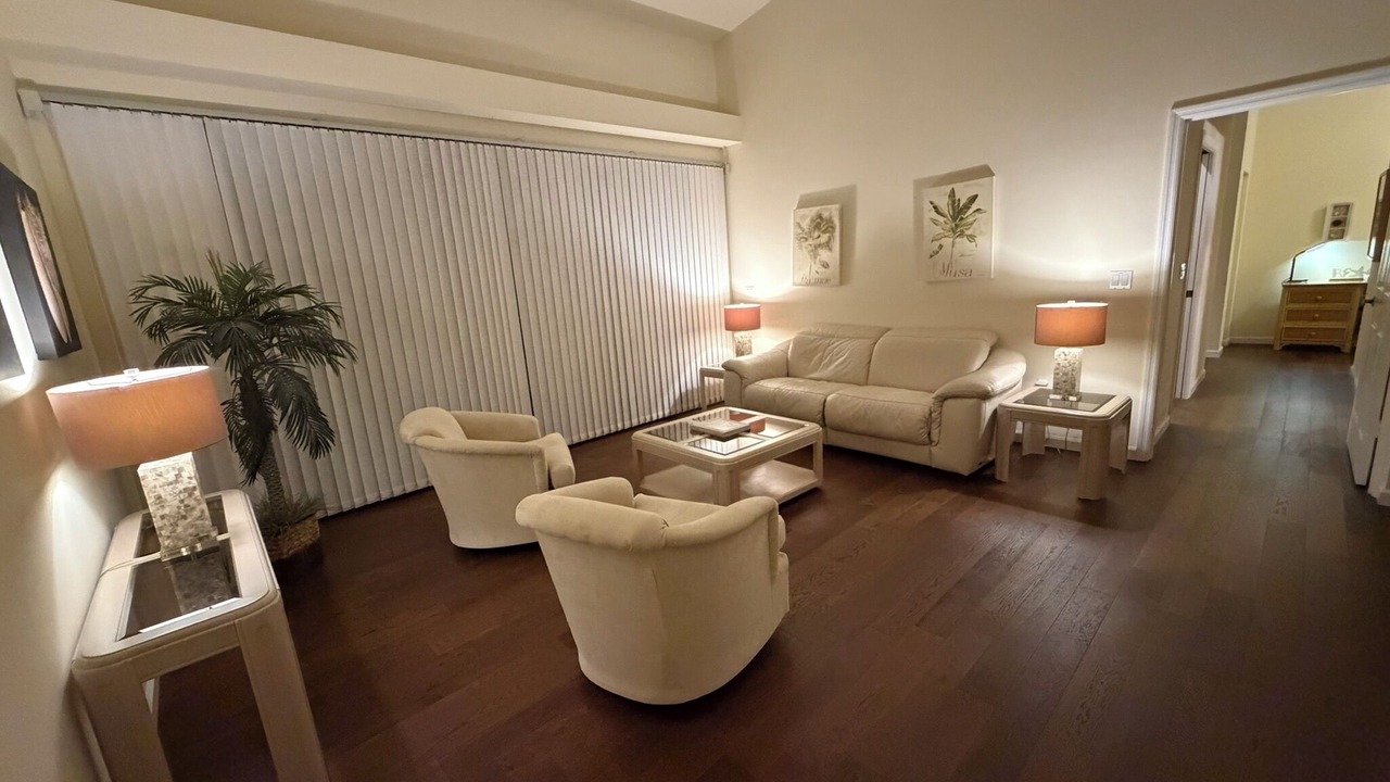 Photo of Livingroom in Golden Beach