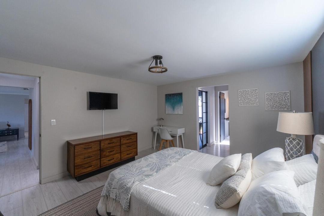 Photo of Bedroom in Bayshore Gardens