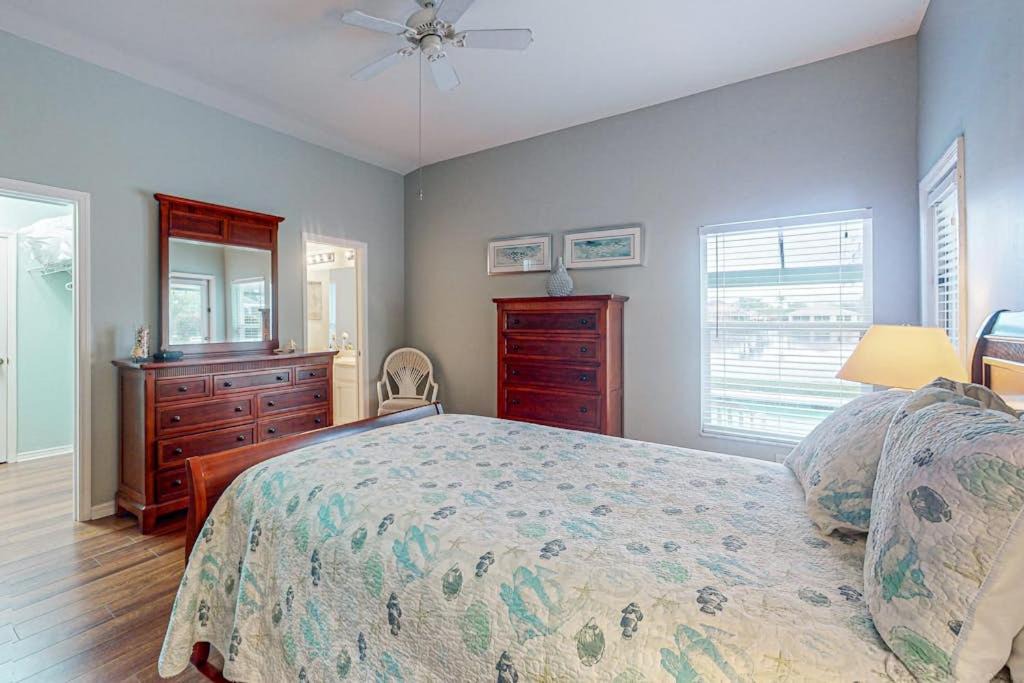 Photo of Bedroom in Beachwalk Isles