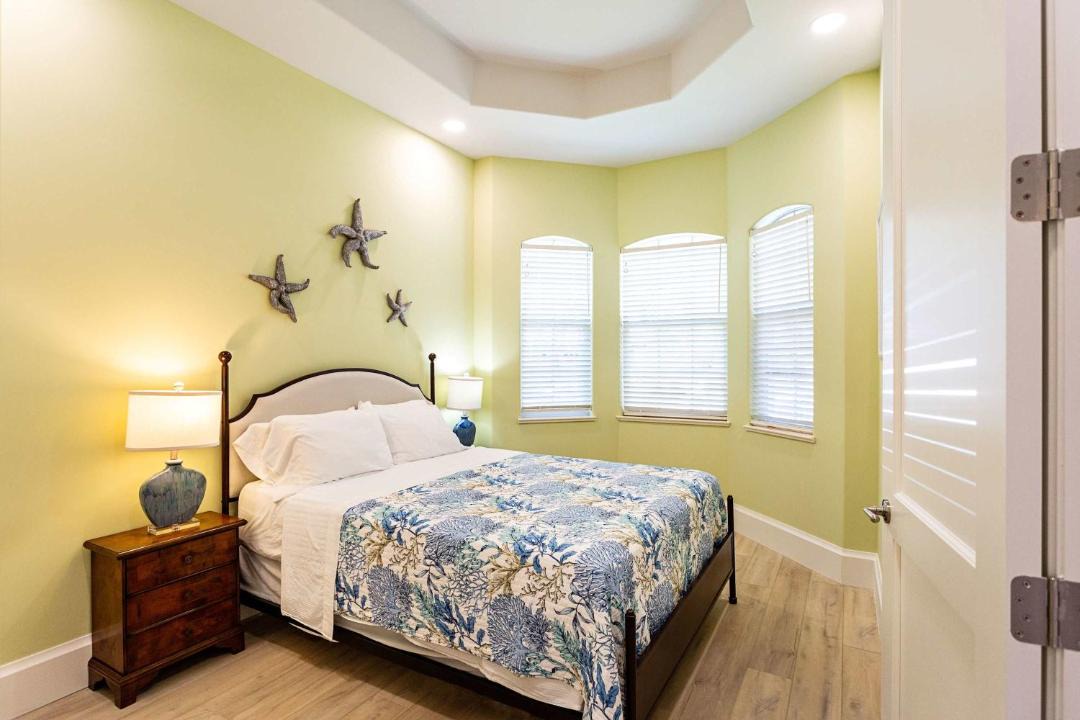 Photo of Bedroom in Naples Park