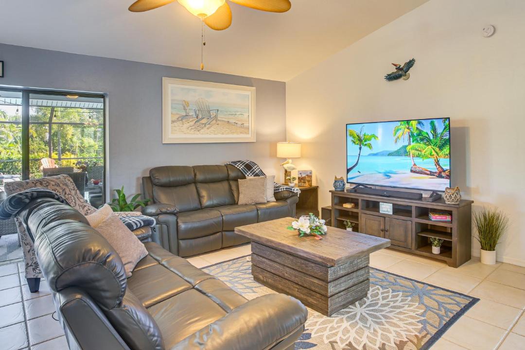Photo of Livingroom in Town and River