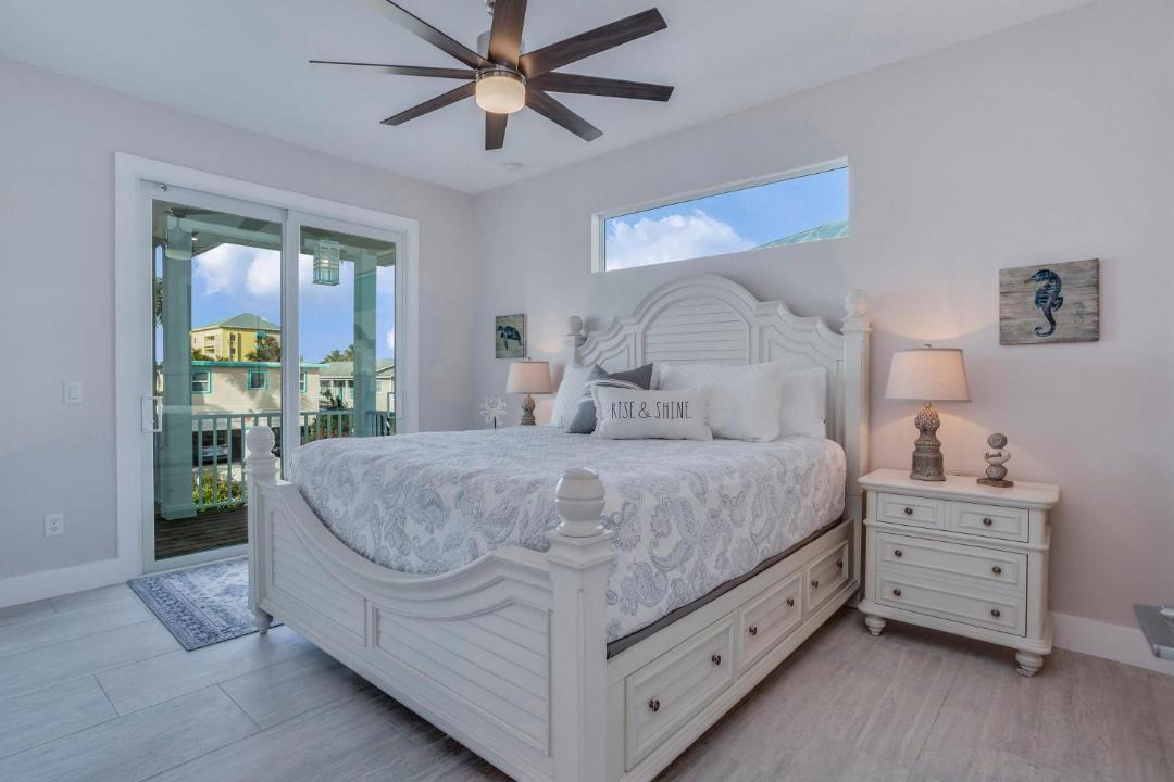 Photo of Bedroom in Mid Island