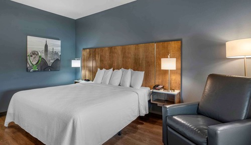 Standard Studio, 1 King Bed, Non Smoking, Refrigerator (Microwave)