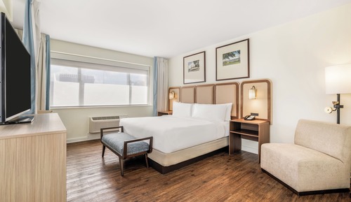 Room, 1 King Bed, Corner