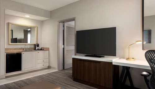 1 King Bed 1 Bedroom Suite Accessible w/ Tub