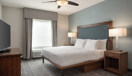 Suite, 1 King Bed, Accessible, Non Smoking (Hearing)