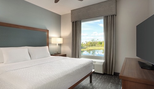 Suite, 1 King Bed, Accessible, Non Smoking (Hearing)