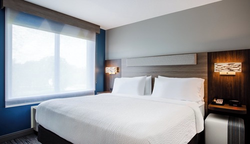 Standard Room, 1 King Bed, Accessible (Communications)