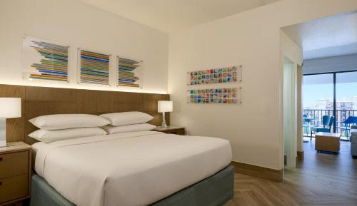Junior King Suite with City View