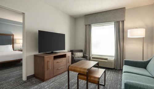 King Suite with Accessible Tub - Mobility and Hearing Access/Non-Smoking