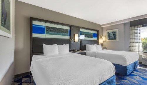 Queen Room with Two Queen Beds - Non-Smoking