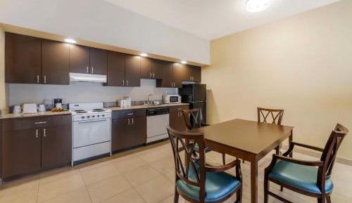 Queen Suite with 2 Queen Beds