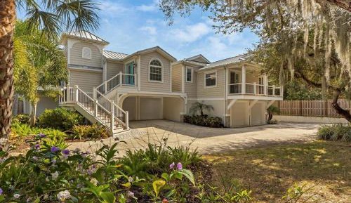 Five-Bedroom Holiday Home