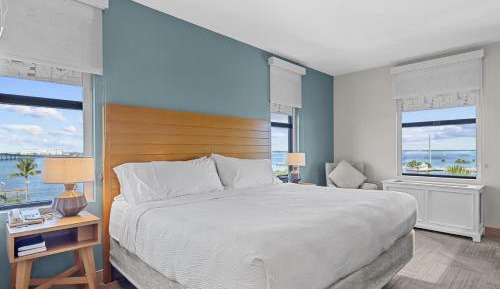 Corner King Room