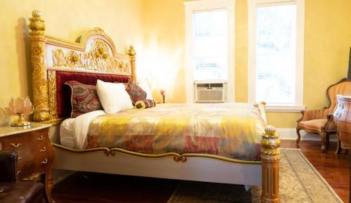 Deluxe King Room - Floral
